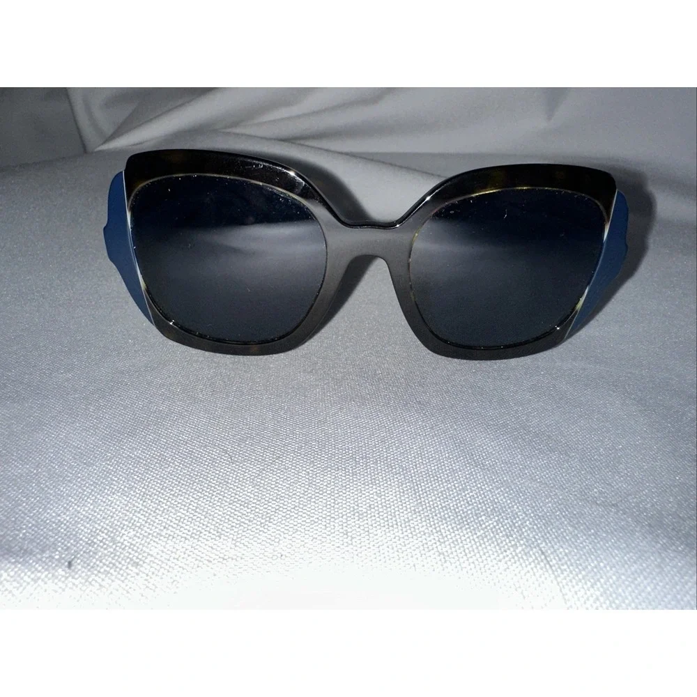Prada product pair
